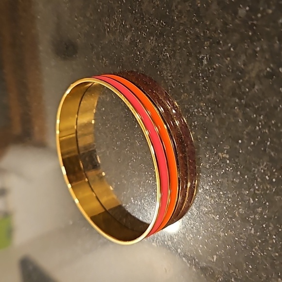 💕TRINA TURK💕 Enamel Bagle Bracelet ~ Orange and Pink Gold Plated One Size NWT - Picture 2 of 7